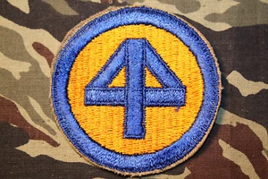 Old Cut Flat Edge U.S. Army 44th Infantry Division Shoulder Patch Khaki Border - Bild 1 von 4