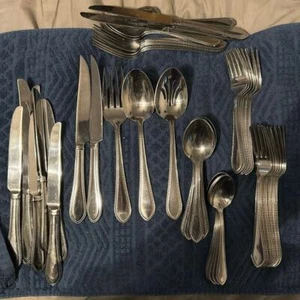 Reed/ Barton 8 pc set 5 pc serving set. Only 6 spoons plus 9 pc bonus pieces - Picture 1 of 3