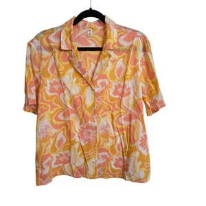 BP. Camisa para mujer con estampado floral abotonada manga corta amarilla melocotón pequeña - Imagen 1 de 10