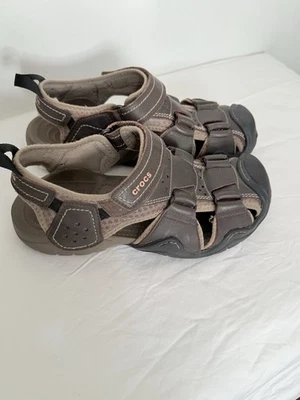 Sandalias sin cordones Crocs para hombre talla 8 marrón pescador Foto 1 de 4