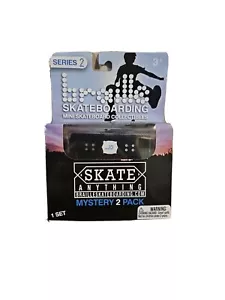 Skateboarding Mini Skateboard Mystery 2er-Pack/Serie 2 - NEU von Braille - Bild 1 von 3