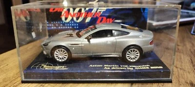 1/43 Minichamps Aston Martin V12 Vanquish James Bond - Immagine 1 di 2