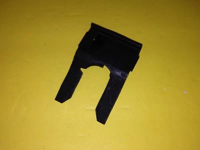 NUEVO GM 20719104 Chevrolet Cavalier/Pontiac Sunbird (88-94) retenedor de bloqueo de maletero Foto 1 de 2