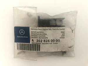 Original Mercedes Benz A 202 826 00 00 Befestigungsmaterial A2028260000 - Bild 1 von 2