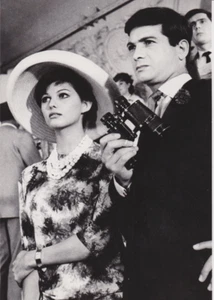 1962 Press Photo Claudia Cardinale and Jean-Claude Brialy in "Lions Get Loose" - Picture 1 of 2