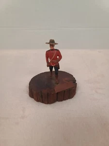 Figurina vintage canadese Mountie souvenir Canada - Foto 1 di 7