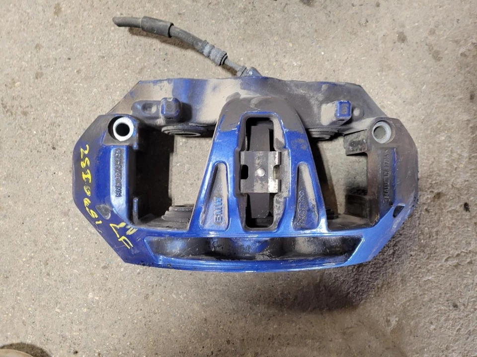 Driver Caliper Front With Carbon Ceramic Brakes Fits 12-19 BMW M6 2032398 - Image 1 of 1