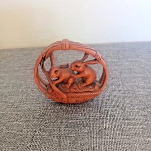 Vintage Hand Carved Japanese Boxwood Netsuke 2 Rabbits on Basket Signed - Picture 1 of 5