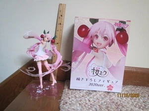 Vocaloid Hatsune Miku Sakura Miku 2020 Ver. Figur Taito (100% Authentic) - Bild 1 von 2