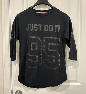 Camisa de béisbol Nike Just Do It 95 manga 3/4 gráfica mediana para mujer - Imagen 1 de 4