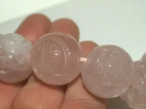 Una Perla Cinese Intagliata Vintage Quarzo Rosa Doppio Shou Design 20mm Tonda - Foto 1 di 5