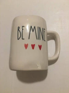 Tazza Rae Dunn Valentine Be Mine cuori rossi NUOVA interno rosso magenta - Foto 1 di 3