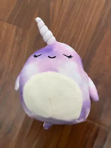 Squishmallow NABILA the NARWHAL 5" peluche morbido squishy TIE-DYE da confezione da 8 nuovo senza etichette - Foto 1 di 2