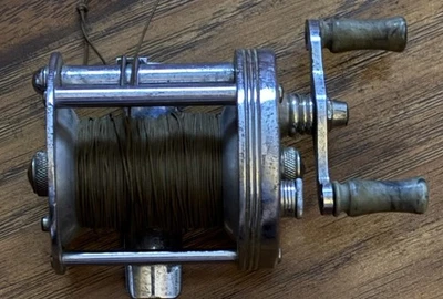 老式Wards Sport King模型10雕刻鱼景渔线轮 — 第 1/4 张图片