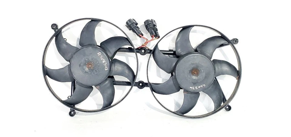 Volkswagen Eurovan 2002 2003 OEM FWD 2,8 L ventilador radiador motor  Foto 1 de 4