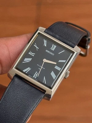 Raro Seiko Carro Cuerda Manual Cal. Reloj 2220 índice romano cuadrado esfera negra Foto 1 de 4
