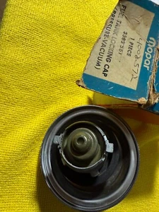 NOS MoPar #35835 1972-1974 Plymouth Cuda Roadrunner LOCKING GAS CAP - Picture 1 of 2