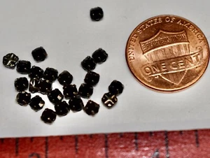 DE COLECCIÓN 24 DIAMANTES DE IMITACIÓN NEGROS PEQUEÑOS COSER EN CUENTAS ROSAS MONTEES ALEMANIA 13ss 3,3 mm - Imagen 1 de 1