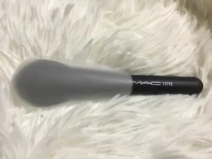 Authentic Mac 234 SE Split Fibre Make up cosmetic brush New - Picture 1 of 3