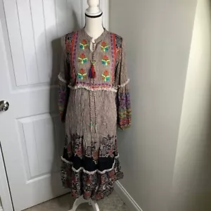Anthropologie Raga Boho bestickt Maxikleid Bauern Blumen Quaste Cottagecore - Bild 1 von 7