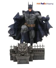 Diamond Select DC Comics Gallery Batman PVC Diorama Batman Statue 10 Inch