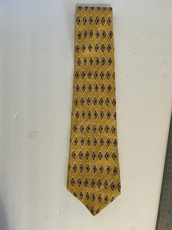 Perry Ellis Portfolio 100 Percent Silk Mens Tie Gold Geometric Pattern 60 Inches - Image 1 of 4