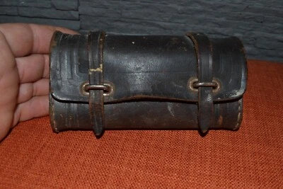 Ancienne trousse à vélo, sacoche à outils en cuir (A sauver) - Photo 1/4