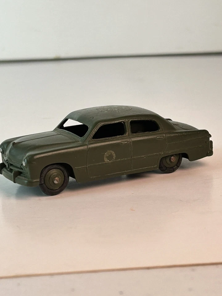 Dinky 1950 年代 675 号福特陆军参谋车,原装 — 第 1/4 张图片