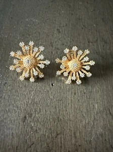 Vintage Marvella Starburst Star clear Rhinestone Clip-on Earrings - Picture 1 of 3