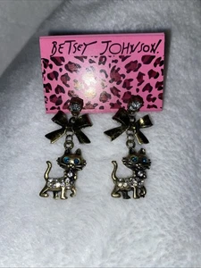 PENDIENTES COLGANTES BETSEY JOHNSON KITTY CAT Estrás Arco Declaración Nuevos - Imagen 1 de 5