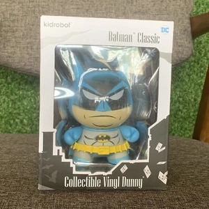 Batman Classic 5" Dunny Vinyl Art Spielzeugfigur (DC Comics x Kidrobot) - Bild 1 von 7