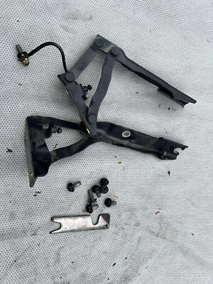 Bisagras de capó BMW E60/E61, 525i, 528i, 530i, 535i, 545i, 550i, M5 Foto 1 de 4