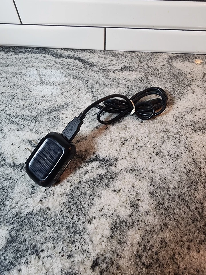 Cargador adaptador de corriente Pantech PTA-5010MU1US con cable micro USB PDC-MUHS Foto 1 de 3