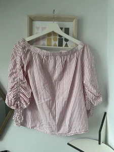 F&F Woman’s Top UK 8 (pre owned). - Picture 1 of 3