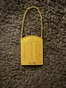 Vintage 1960s The "21" Club 21 West 52nd New York Gilt GIN Liquor Decanter Tag - Picture 1 of 4