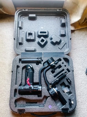 ZHIYUN Crane 3S 3-Axis Cinema Professional Camera Gimbal Stabilizer - Image 1 of 4