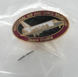 US National Air And Space Museum Space Shuttle Enamel Lapel Pin - Picture 1 of 3