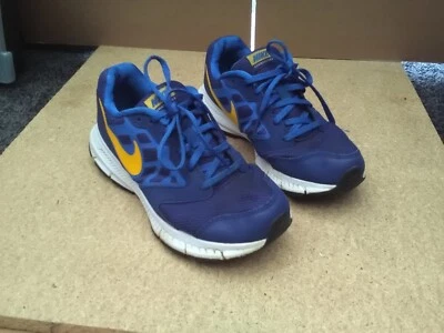 NIKE DOWNSHIFTER 6  UK SIZE 5 - MIXED BLUES  -USED -  IN AN OK CONDITION - Image 1 of 4
