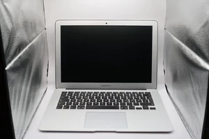 Apple MacBook Air 13" (Anfang 2015) – 1,6 GHz Dual-Core Intel Core i5, 8 GB RAM - Bild 1 von 11