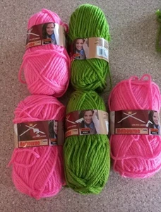 Crochet Knitting Soft Acrylic Yarn 5 Balls New - Picture 1 of 5