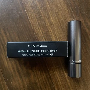Mac Huggable Lipcolour #Feeling Amorous Rossetto - 3,2 g/0,11 once - Nuovo con scatola - Foto 1 di 7