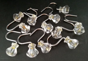 Juego de 12 ganchos cromados para cortina de ducha con perilla de acrílico facetado transparente con tono dorado - Imagen 1 de 6