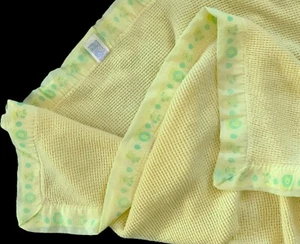 Vtg Curity 70s Yellow Waffle Weave Baby Blanket, Parachute Nursery Animal Border - Picture 1 of 12
