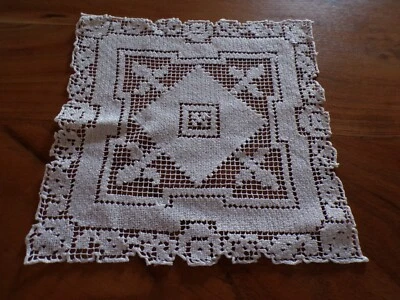 Linge ancien Napperon au filet carré - Photo 1/2