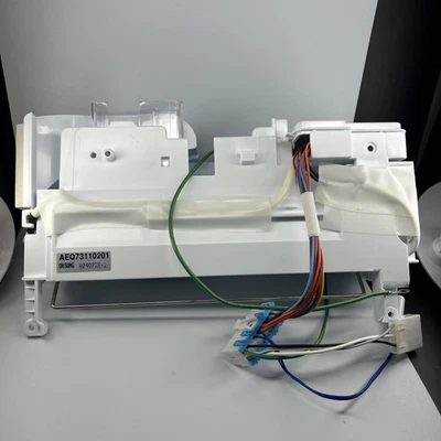 Refrigerador para máquina de hielo LG AEQ73110201. Kit de montaje. CAJA ABIERTA PRECIO DE VENTA SUGERIDO POR EL FABRICANTE $169 Foto 1 de 4