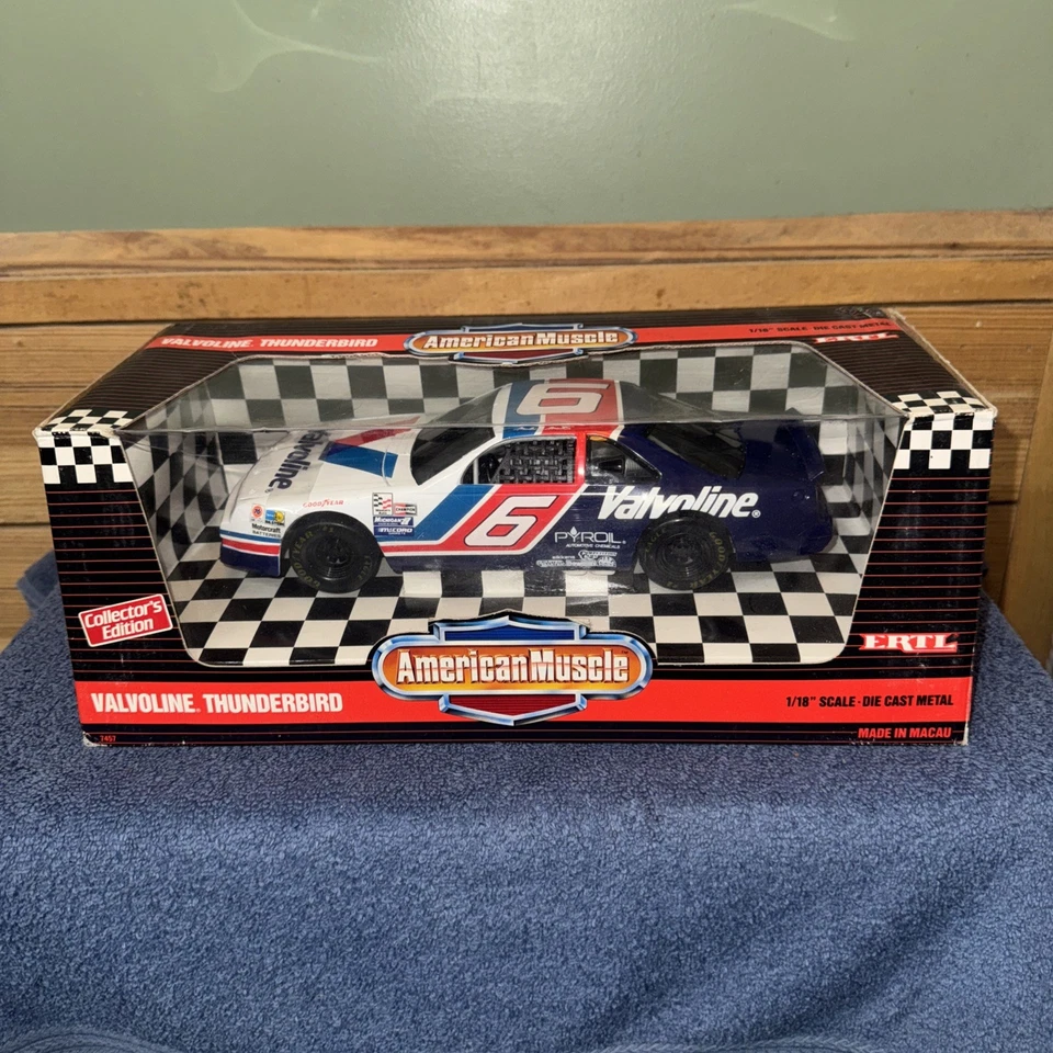 Mark Martin Valvoline Ertl American Muscle NASCAR Thunderbird 1:18 Scale - Image 1 of 4