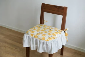 Floral Ruffled Chair Pad - Ruffled on 3 Sides - Country Farmhouse Vintage Decor - Picture 1 of 8