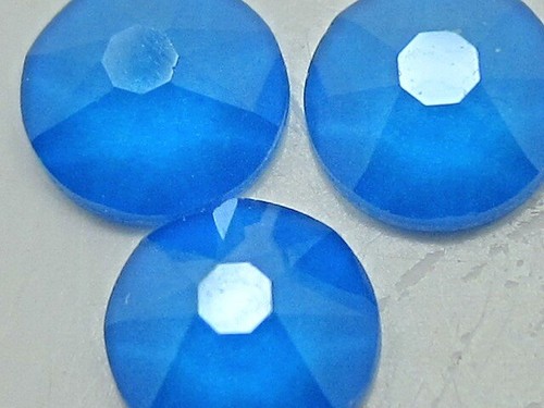 30ss CRYSTAL BLUE SHADE FLATBACK European Rhinestones 18pcs