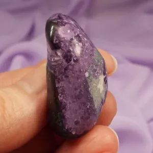 Seltener Kammererit Kristall Trommelstein in AAA-Qualität 16,4 g SN50038 - Bild 1 von 4