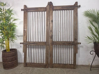 Antiguo par de persianas de hierro de madera india recuperada de colección puertas de salón puertas de jardín Foto 1 de 4